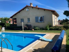 *** EXCLUSIVITE *** MAISON FAMILIALE AVEC PISCINE JARDIN ET DOUBLE GARAGE  *** ST-GEORGES-SUR-ALLIER 63800 ***