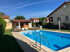 *** EXCLUSIVITE *** MAISON FAMILIALE AVEC PISCINE JARDIN ET DOUBLE GARAGE  *** ST-GEORGES-SUR-ALLIER 63800 ***