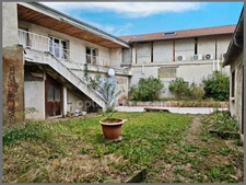 *** EXCLUSIVITE *** IMMEUBLE DE RAPPORT + HABITATION INDEPENDANTE + DEPENDANCES + EXTERIEUR *** BILLOM 63160 ***