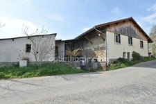 *** EXCLUSIVITE *** PROPRIETE AGRICOLE : MAISON AVEC DEPENDANCES ET TERRAIN *** DOMAIZE 63590 ***