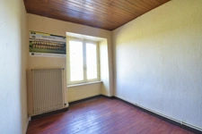 *** EXCLUSIVITE *** MAISON MITOYENNE AVEC JARDINET ET DEPENDANCE *** AUZELLES ***