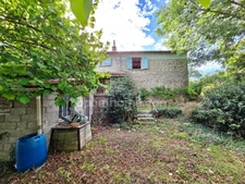 *** EXCLUSIVITE *** MAISON EN PIERRE AVEC JARDIN ET DEPENDANCES A RENOVER *** ISSERTEAUX 63270 ***