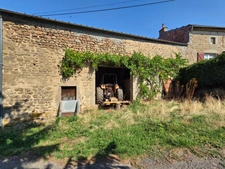*** EXCLUSIVITE ***  À RENOVER - MAISON EN PIERRE AVEC JARDINET ET DEPENDANCES *** ISSERTEAUX 63270 ***