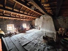 *** EXCLUSIVITE ***  À RENOVER - MAISON EN PIERRE AVEC JARDINET ET DEPENDANCES *** ISSERTEAUX 63270 ***