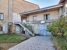 *** EXCLUSIVITE *** IMMEUBLE DE RAPPORT + HABITATION INDEPENDANTE + DEPENDANCES + EXTERIEUR *** BILLOM 63160 ***