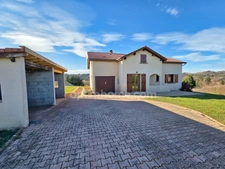 *** EXCLUSIVITE *** MAISON 3 CHAMBRES AVEC JARDIN ET GARAGE *** ESTANDEUIL 63520