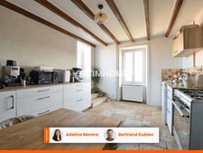 *** EXCLUSIVITE COUP DE COEUR *** ANCIEN CORPS DE FERME AVEC MAISON, DEPENDANCES ET TERRAINS