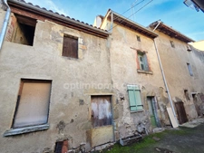 *** EXCLUSIVITE *** MAISON DE VILLE AVEC CUVAGE A RENOVER *** BILLOM CENTRE VILLE ***