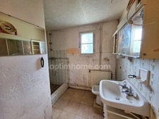 *** EXCLUSIVITE *** MAISON EN PIERRE AVEC JARDIN ET DEPENDANCES A RENOVER *** ISSERTEAUX 63270 ***