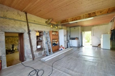*** EXCLUSIVITE *** MAISON MITOYENNE AVEC JARDINET ET DEPENDANCE *** AUZELLES ***