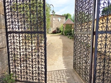 *** EXCLUSIVITE *** BIEN RARE *** GRANDE PROPRIETE AVEC JARDIN ET DEPENDANCES *** CUNLHAT 63590
