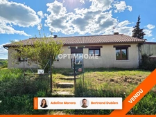 *** MAISON PLAIN-PIED A RENOVER AVEC JARDIN ET DEPENDANCE *** ESTANDEUIL 63520 ***