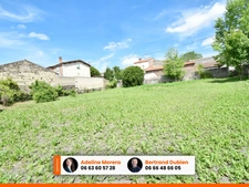 EXCLUSIVITE / Maison de village à rénover avec jardin et plusieurs dépendances
