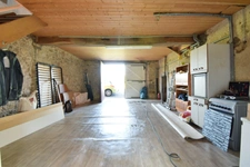 *** EXCLUSIVITE *** MAISON MITOYENNE AVEC JARDINET ET DEPENDANCE *** AUZELLES ***