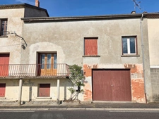 *** EXCLUSIVITE *** MAISON MITOYENNE AVEC JARDINET ET DEPENDANCE *** AUZELLES ***