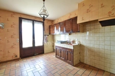 *** MAISON PLAIN-PIED A RENOVER AVEC JARDIN ET DEPENDANCE *** ESTANDEUIL 63520 ***