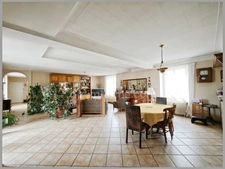*** EXCLUSIVITE *** IMMEUBLE DE RAPPORT + HABITATION INDEPENDANTE + DEPENDANCES + EXTERIEUR *** BILLOM 63160 ***