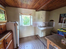*** EXCLUSIVITE ***  À RENOVER - MAISON EN PIERRE AVEC JARDINET ET DEPENDANCES *** ISSERTEAUX 63270 ***