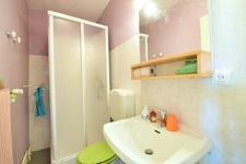 *** EXCLUSIVITE *** MAISON MITOYENNE AVEC JARDINET ET DEPENDANCE *** AUZELLES ***