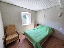 *** EXCLUSIVITE ***  À RENOVER - MAISON EN PIERRE AVEC JARDINET ET DEPENDANCES *** ISSERTEAUX 63270 ***