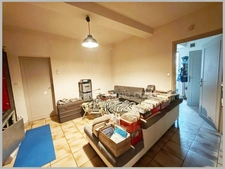 *** EXCLUSIVITE *** IMMEUBLE DE RAPPORT + HABITATION INDEPENDANTE + DEPENDANCES + EXTERIEUR *** BILLOM 63160 ***