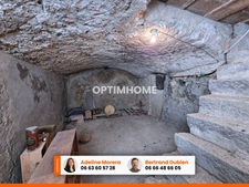 *** EXCLUSIVITE *** MAISON 2 CHAMBRES + COUR + DEPENDANCES *** MUR SUR ALLIER 63115 ***