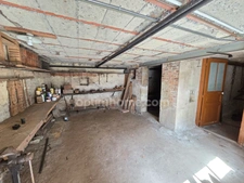 *** EXCLUSIVITE *** GRANDE MAISON DE VILLE A RENOVER AVEC TERRAIN, COUR ET DEPENDANCES *** BILLOM 63160