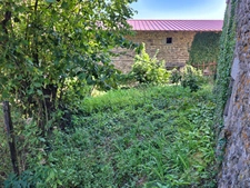 *** EXCLUSIVITE ***  À RENOVER - MAISON EN PIERRE AVEC JARDINET ET DEPENDANCES *** ISSERTEAUX 63270 ***