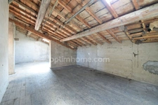*** EXCLUSIVITE *** GRANDE MAISON DE VILLE A RENOVER AVEC TERRAIN, COUR ET DEPENDANCES *** BILLOM 63160