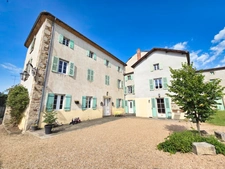 *** EXCLUSIVITE *** BIEN RARE *** GRANDE PROPRIETE AVEC JARDIN ET DEPENDANCES *** CUNLHAT 63590