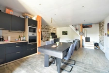 *** EXCLUSIVITE *** ENSEMBLE DE 2 MAISONS AVEC COUR *** FAYET-LE-CHÂTEAU 63160 ***