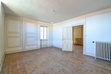 *** EXCLUSIVITE *** GRANDE MAISON DE VILLE A RENOVER AVEC TERRAIN, COUR ET DEPENDANCES *** BILLOM 63160