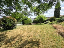 *** EXCLUSIVITE *** MAISON FAMILIALE AVEC PISCINE JARDIN ET DOUBLE GARAGE  *** ST-GEORGES-SUR-ALLIER 63800 ***