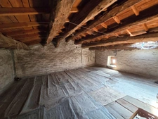 *** EXCLUSIVITE ***  À RENOVER - MAISON EN PIERRE AVEC JARDINET ET DEPENDANCES *** ISSERTEAUX 63270 ***