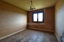 *** MAISON PLAIN-PIED A RENOVER AVEC JARDIN ET DEPENDANCE *** ESTANDEUIL 63520 ***