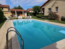 *** EXCLUSIVITE *** MAISON FAMILIALE AVEC PISCINE JARDIN ET DOUBLE GARAGE  *** ST-GEORGES-SUR-ALLIER 63800 ***