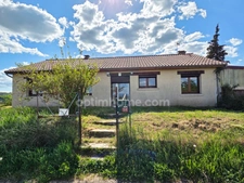 *** MAISON PLAIN-PIED A RENOVER AVEC JARDIN ET DEPENDANCE *** ESTANDEUIL 63520 ***