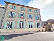 *** EXCLUSIVITE *** BIEN RARE *** GRANDE PROPRIETE AVEC JARDIN ET DEPENDANCES *** CUNLHAT 63590
