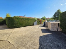 *** EXCLUSIVITE *** PLAIN-PIED 5 CHAMBRES, COUR, JARDIN ET GRAND ATELIER*** BILLOM 63160