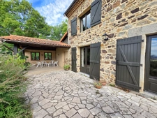 *** EXCLUSIVITE *** TRES BELLE PROPRIETE EN PIERRE - BIEN RARE *** EGLISENEUVE PRES BILLOM 63160 ***