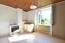*** EXCLUSIVITE *** MAISON MITOYENNE AVEC JARDINET ET DEPENDANCE *** AUZELLES ***