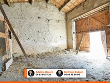 EXCLUSIVITE / Maison de village à rénover avec jardin et plusieurs dépendances