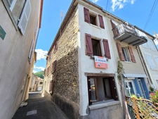 *** EXCLUSIVITE *** MAISON DE VILLE AVEC PETIT GARAGE ET CAVE - A RENOVER *** BILLOM 63160 ***