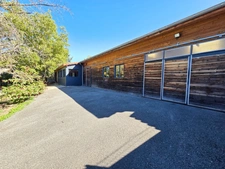 *** EXCLUSIVITE *** BIEN RARE ET COUP DE COEUR *** MAISON CHALET AVEC VUE DEGAGEE, PISCINE, JARDIN ET DEPENDANCES *** MOISSAT 63190 ***
