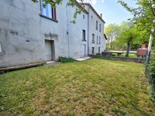 *** EXCLUSIVITE *** MAISON MITOYENNE AVEC JARDINET ET DEPENDANCE *** AUZELLES ***