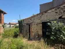*** EXCLUSIVITE *** GRANGE ET TERRAIN *** REIGNAT 63160 ***