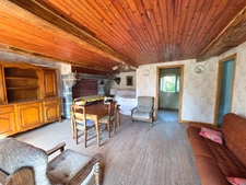 *** EXCLUSIVITE ***  À RENOVER - MAISON EN PIERRE AVEC JARDINET ET DEPENDANCES *** ISSERTEAUX 63270 ***