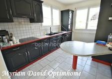 Maison familiale 171 m² – DPE C – 5 chambres – Terrain paysagé de 2 400 m² – Rostrenen