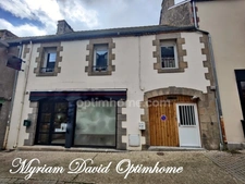 Immeuble de rapport rénové – 2 appartements + local commercial – Rostrenen centre