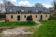 Deux longères habitables sans travaux au cœur d’un hameau paisible